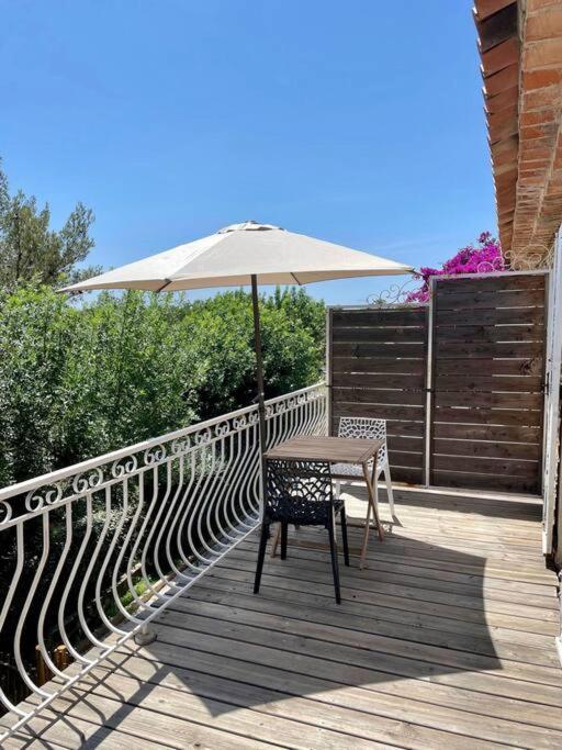 Grand Studio & Terrasse Privee Hyeres Exterior photo