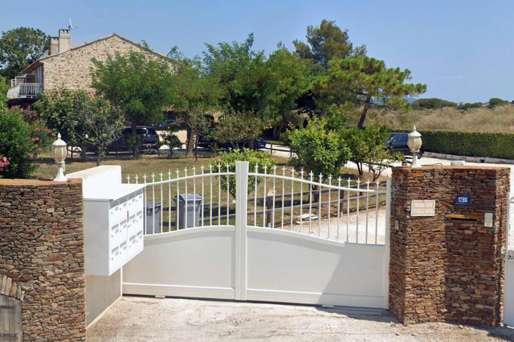 Grand Studio & Terrasse Privee Hyeres Exterior photo